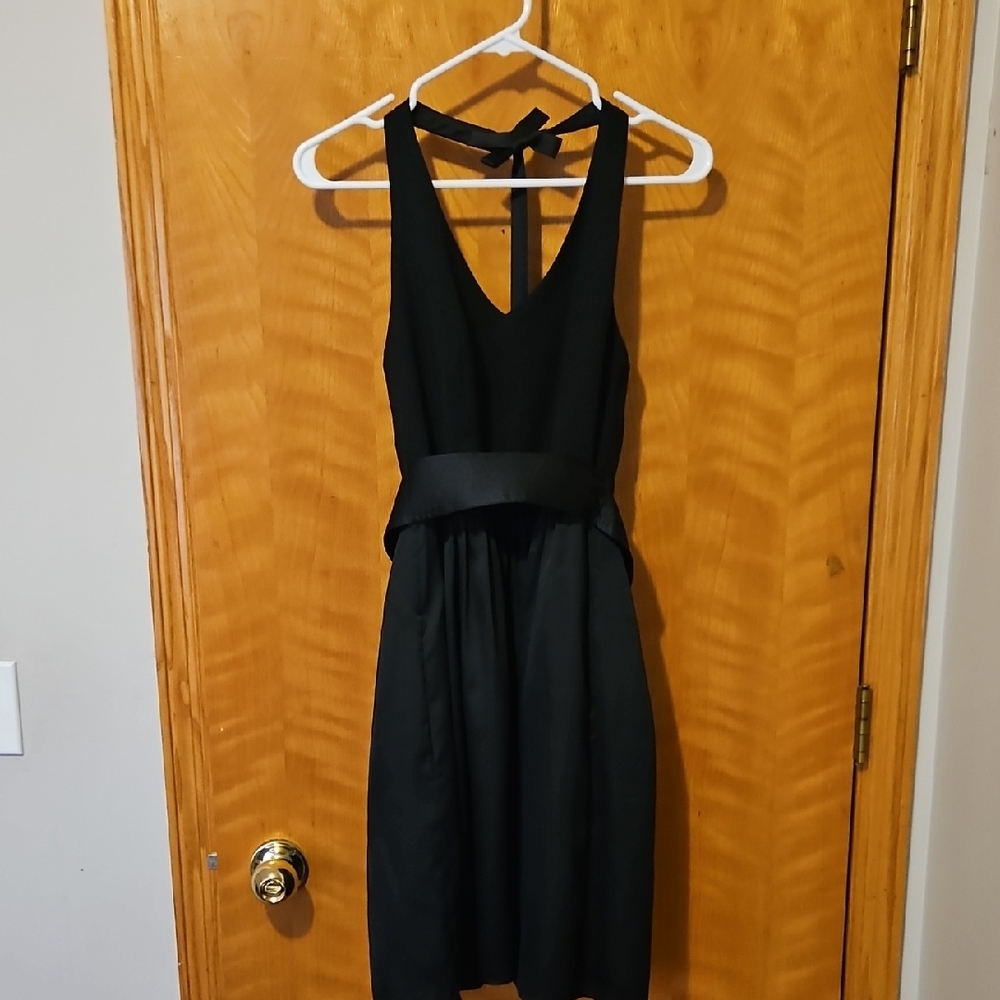 Vera Wang Black Sleeveless V-Neck Midi Dress